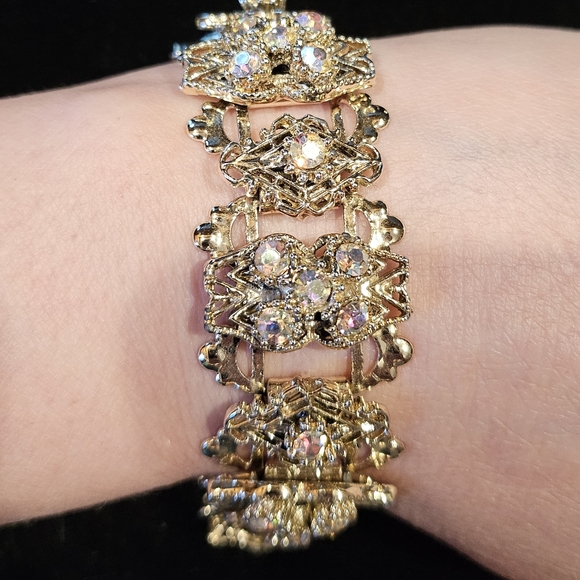 AB CRYSTAL Goldtone 7in bracelet - Picture 2 of 5